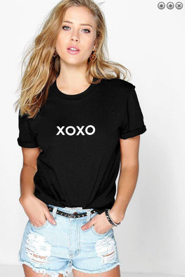 Unisex Short Sleeve T-shirt: XOXO"